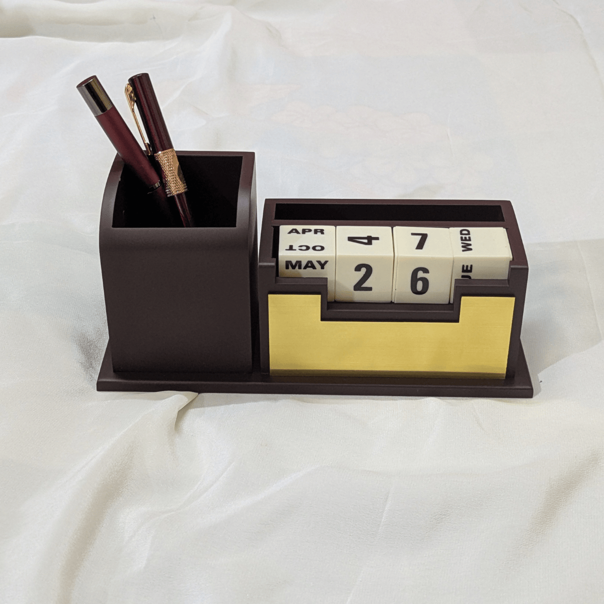 Wooden Cuberoll Penstand Calendar