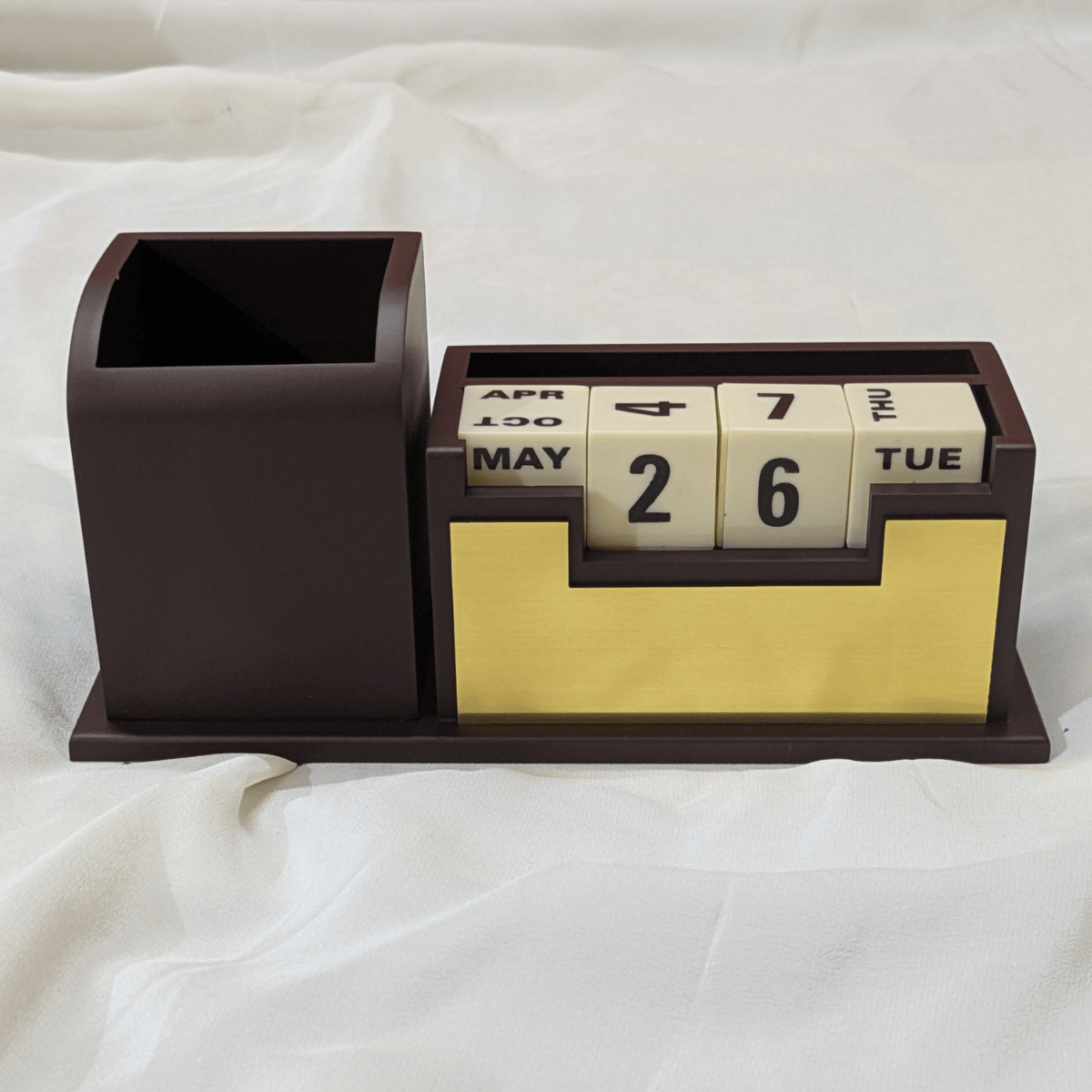 Wooden Cuberoll Penstand Calendar